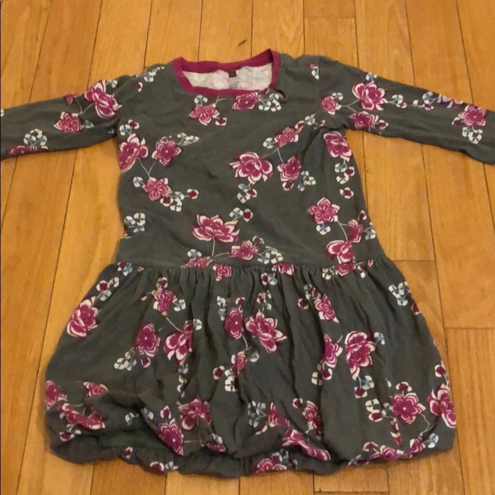 Tea dress. Long sleeve